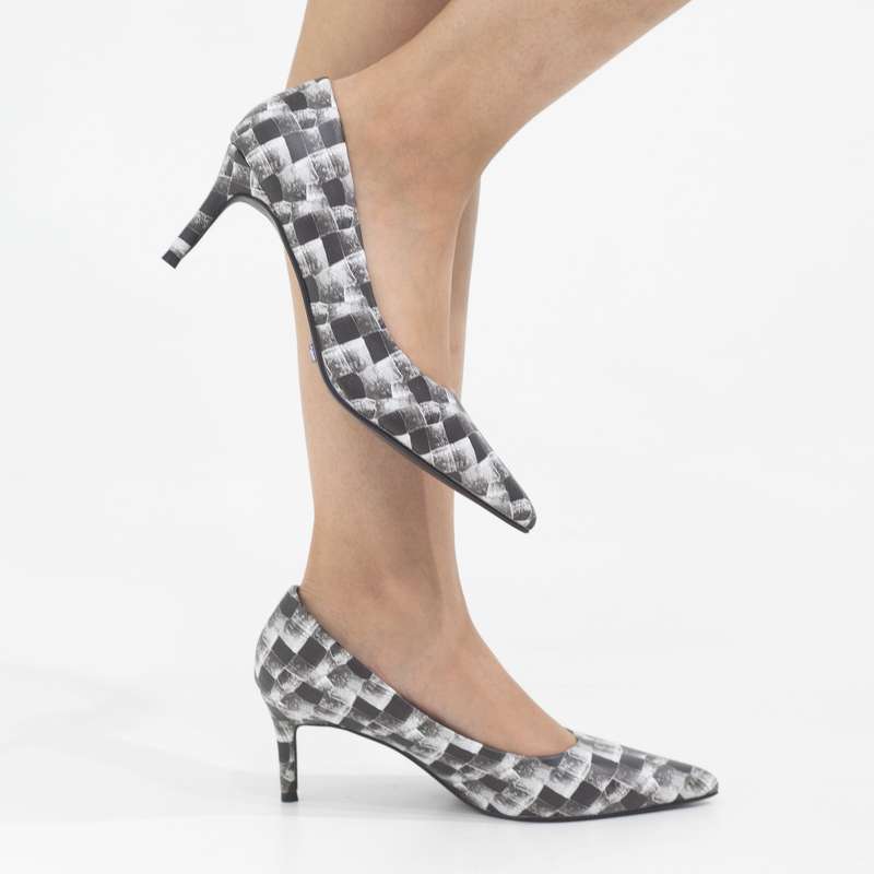 Banu 7cm heel multi colored pointy court black