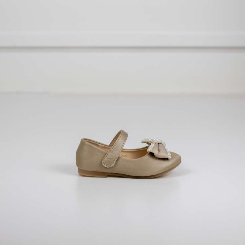 Anura baby girls pump with doubled pearl lining bow nude
