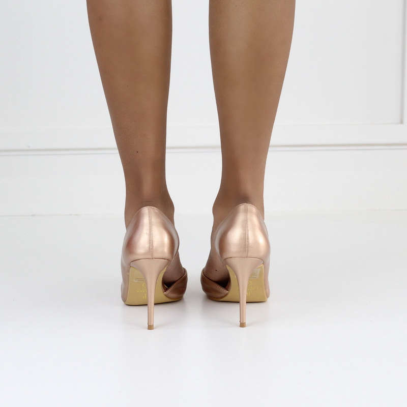 Daniella 9cm heel open side court shoe with a gold trim rose gold