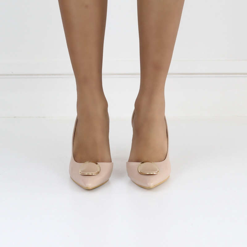 Daniella 9cm heel open side court shoe with a gold trim nude