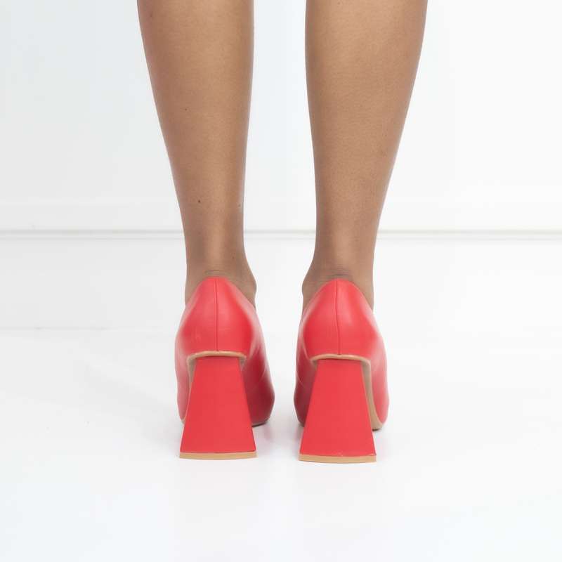 Ruwie Faux court with gold pointy toe on block heel red