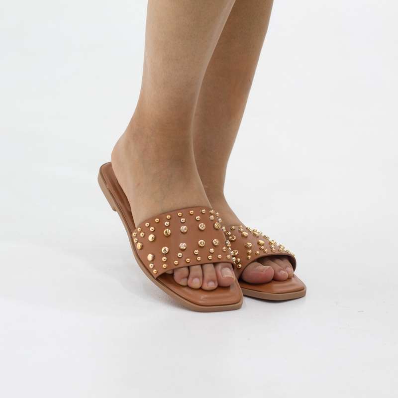 Stud one band studded slide on a flat unit