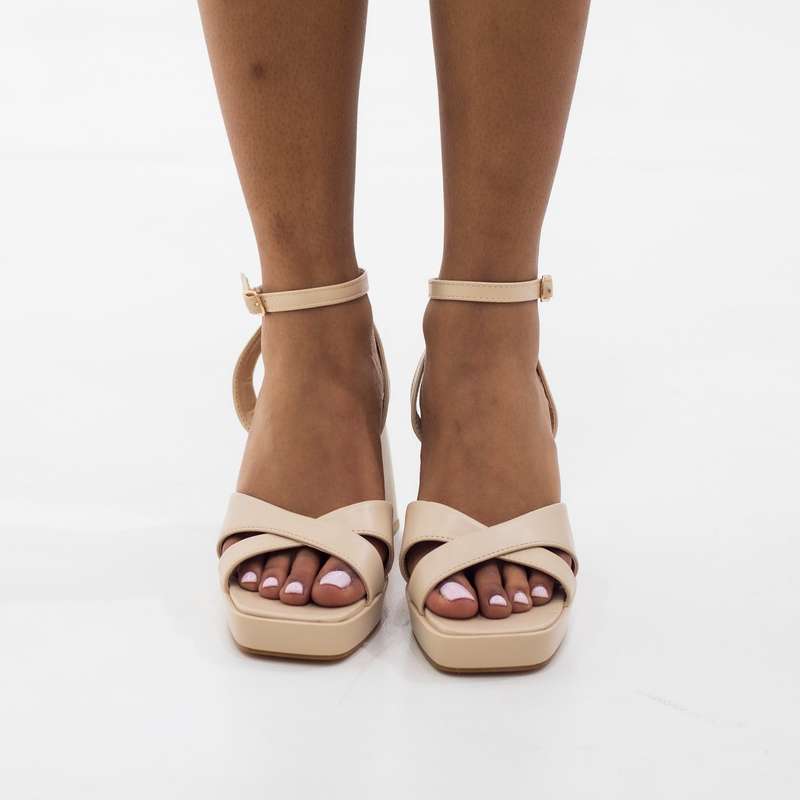 Udoka one band sandal on 7.5cm platform heel beige
