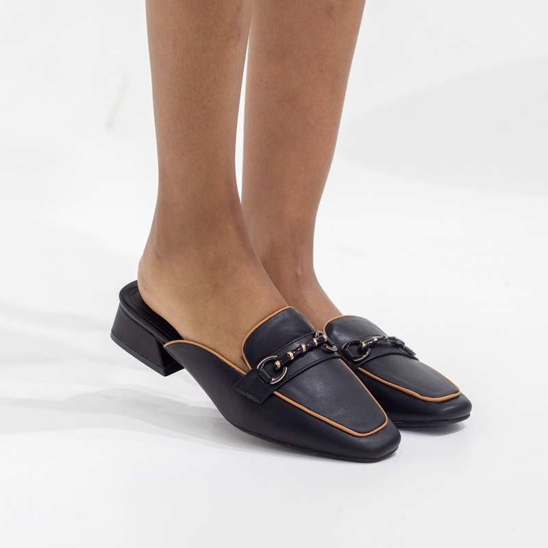 Hakan line detailed flat heel slide with trim black