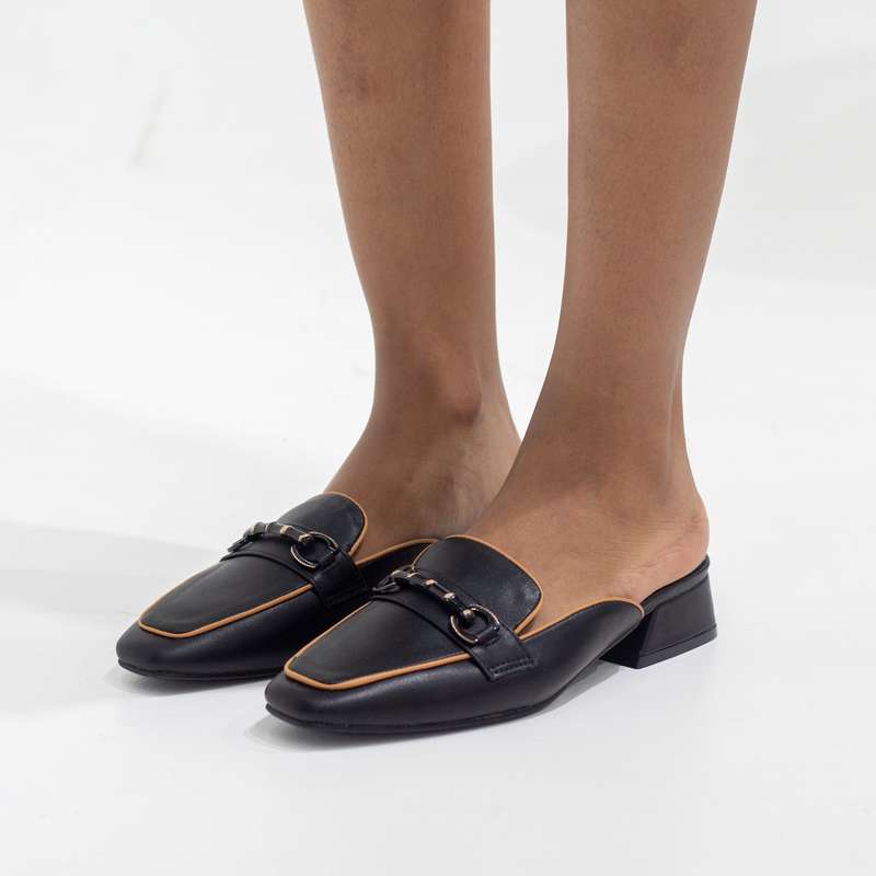 Hakan line detailed flat heel slide with trim black