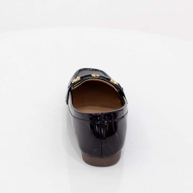 Kai girls patent flat moc with a link trim black