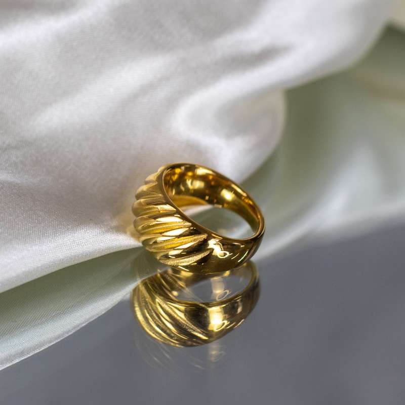Eloise gold earrings  with an eye for vintage