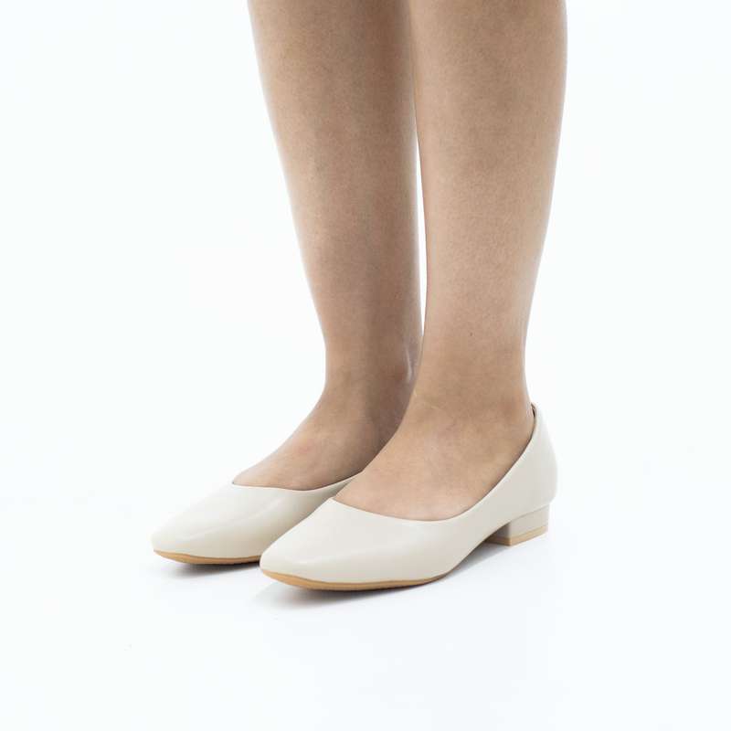 Scorpio comfort 2cm low heel court shoe beige