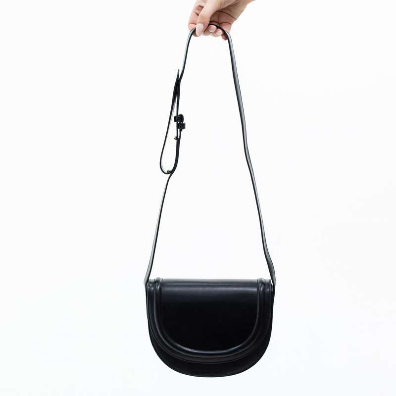 Rima swaddle cross-body bag black
