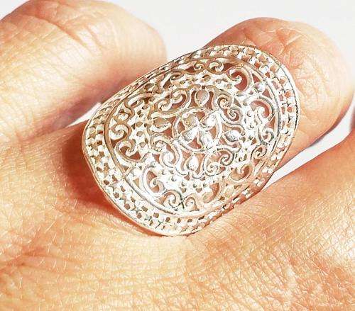 ***IN STOCK*** 5.2 GRAM SOLID 925 STERLING SILVER RING HANDMADE IN MUSCAT, OMAN.