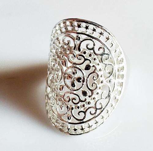 ***IN STOCK*** 5.2 GRAM SOLID 925 STERLING SILVER RING HANDMADE IN MUSCAT, OMAN.