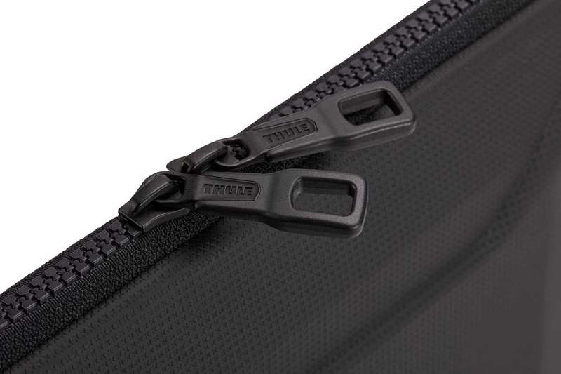 Thule Gauntlet 4.0 Protection Sleeve for 15/16" Macbook Pro® | Blue