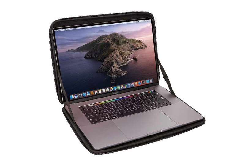 Thule Gauntlet 4.0 Protection Sleeve for 15/16" Macbook Pro® | Blue