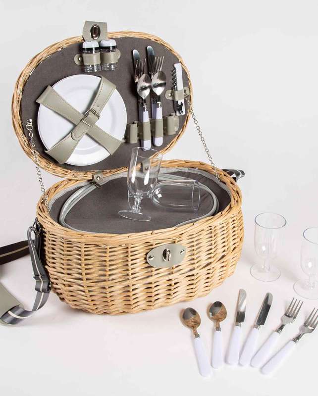 Yuppie Gift Baskets Safari Picnic Basket (4 Persons)