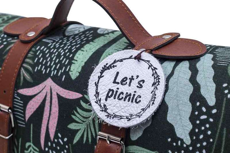 Yuppie Gift Baskets Blossom Picnic Set (4 Persons)