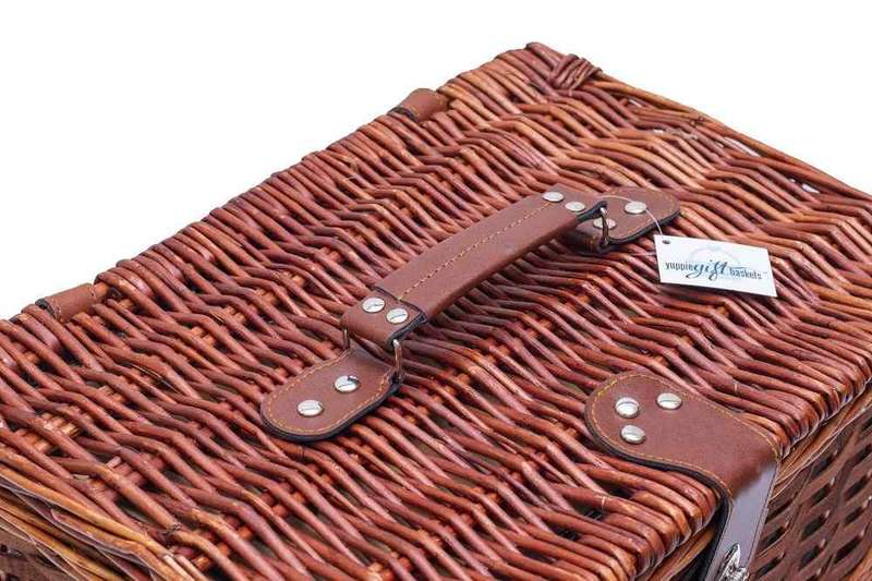 Yuppie Gift Baskets Blossom Picnic Basket (4 Persons)