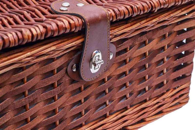 Yuppie Gift Baskets Blossom Picnic Basket (4 Persons)