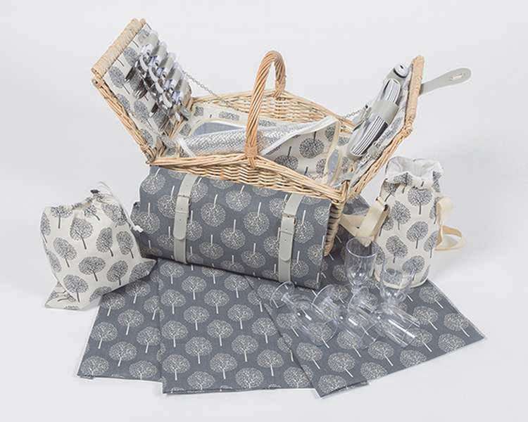 Yuppie Gift Baskets Fairytale Picnic Basket Set (5 Persons)