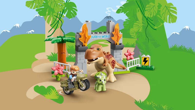 LEGO DUPLO Jurassic World T. rex and Triceratops Dinosaur Breakout 10939