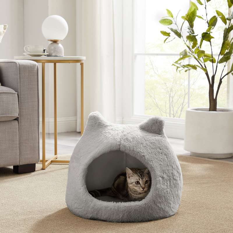 Best Friends by Sheri Meow Hut Fur Bed