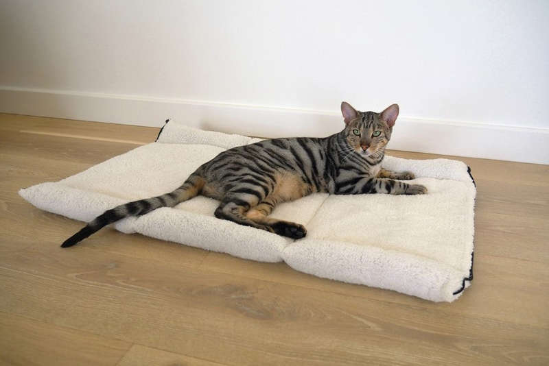 Rosewood Snuggle Plush 2-in-1 Cat Comfort Den (55cm)