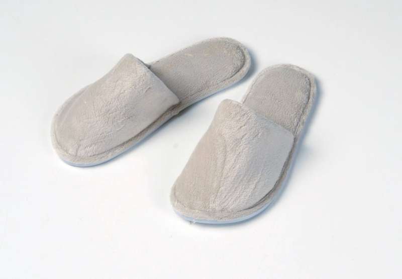 Club Classique Closed Toe Slippers Stone Large