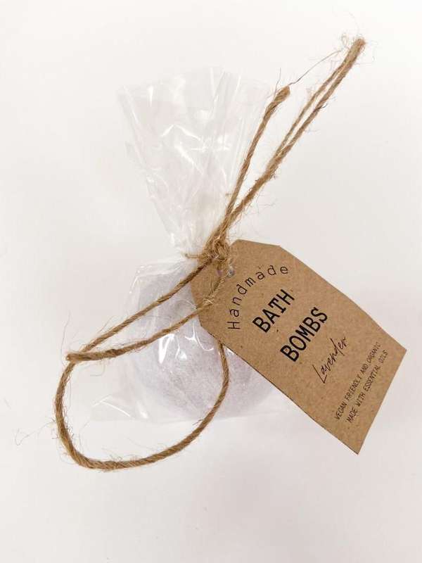 Earth & Edge Lavender Essential Oil Medium Bath Bomb