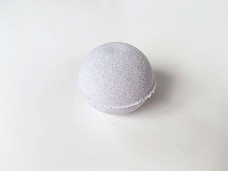 Earth & Edge Lavender Essential Oil Medium Bath Bomb