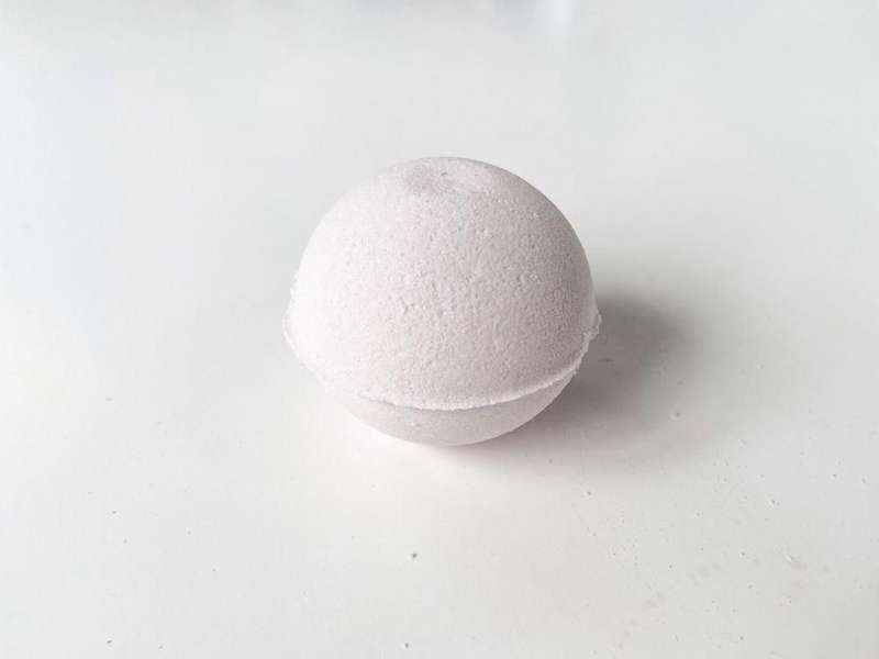 Earth & Edge Rose Geranium Essential Oil Medium Bath Bomb