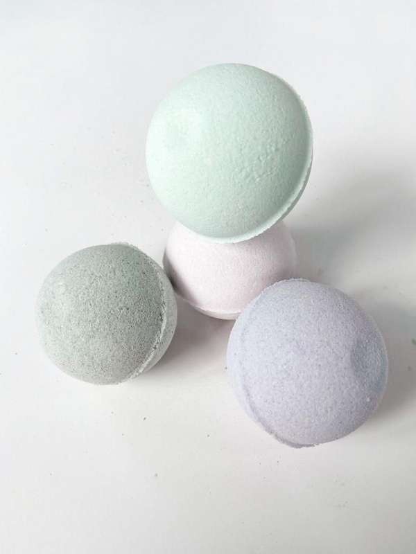 Earth & Edge Rose Geranium Essential Oil Medium Bath Bomb