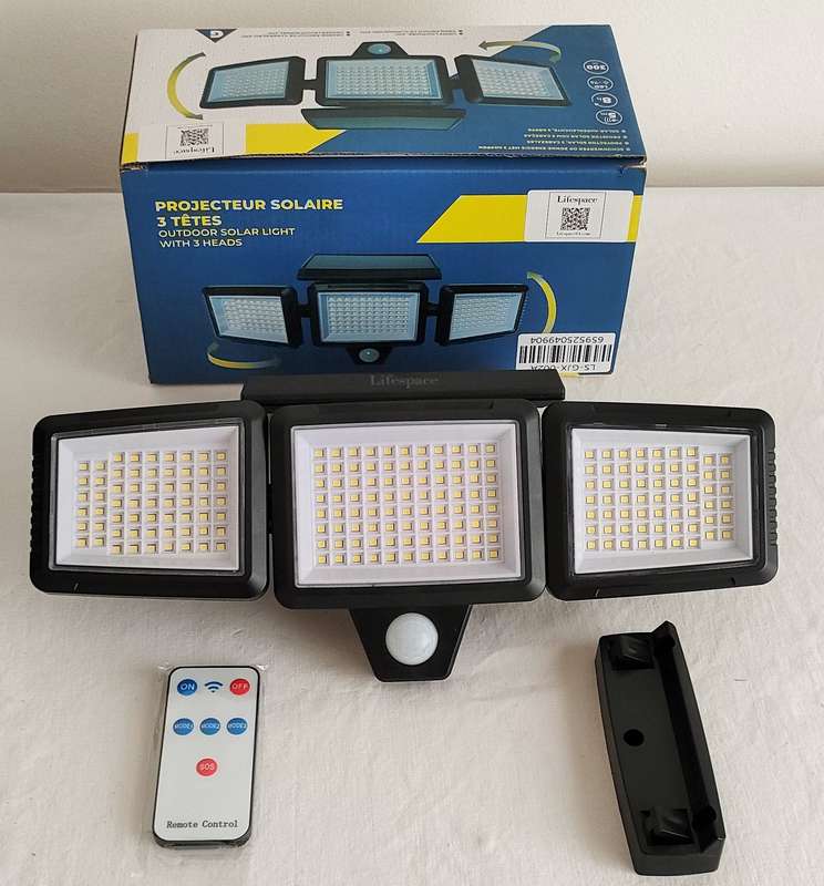 Lifespace 210 LED 300lm Solar Security Flood Light With 3 Heads