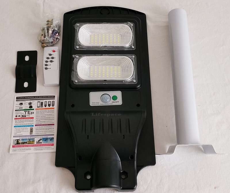 Lifespace Quality Solar Street Light with Mounting Pole - 100 watts