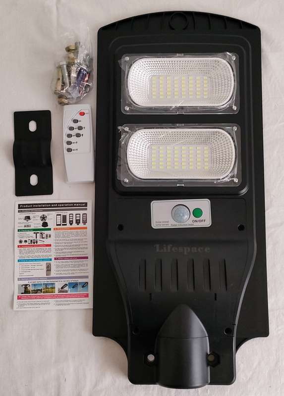 Lifespace Quality Solar Street Light with Mounting Pole - 100 watts