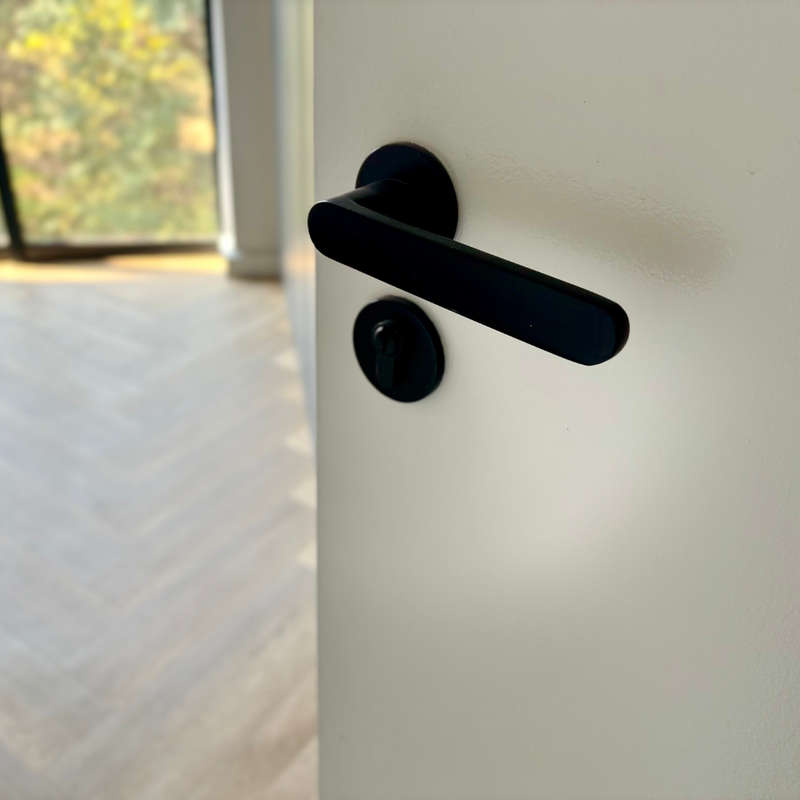 Matt Black Modern Lever Handle on Round Rose