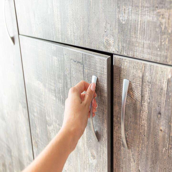 Bow shaped cupboard handle
