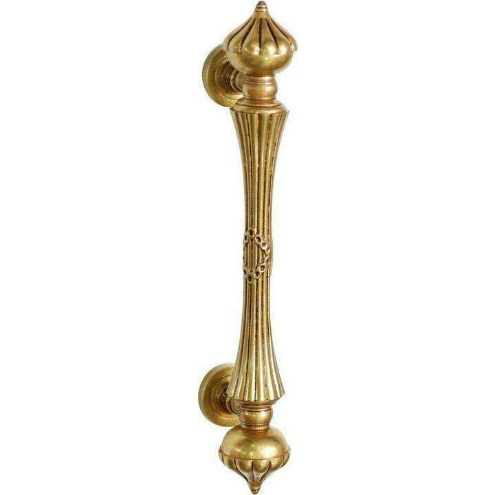 Pull handle with finials