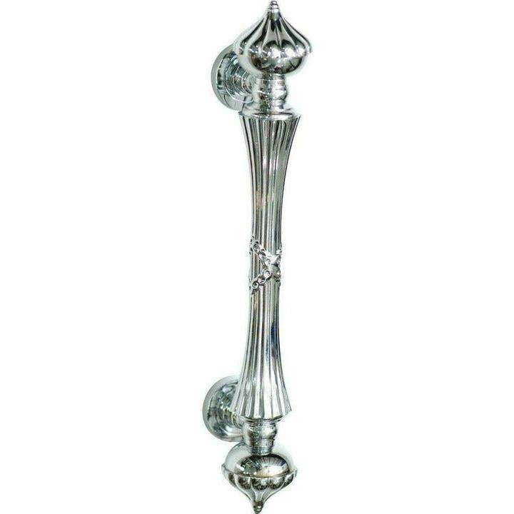 Pull handle with finials