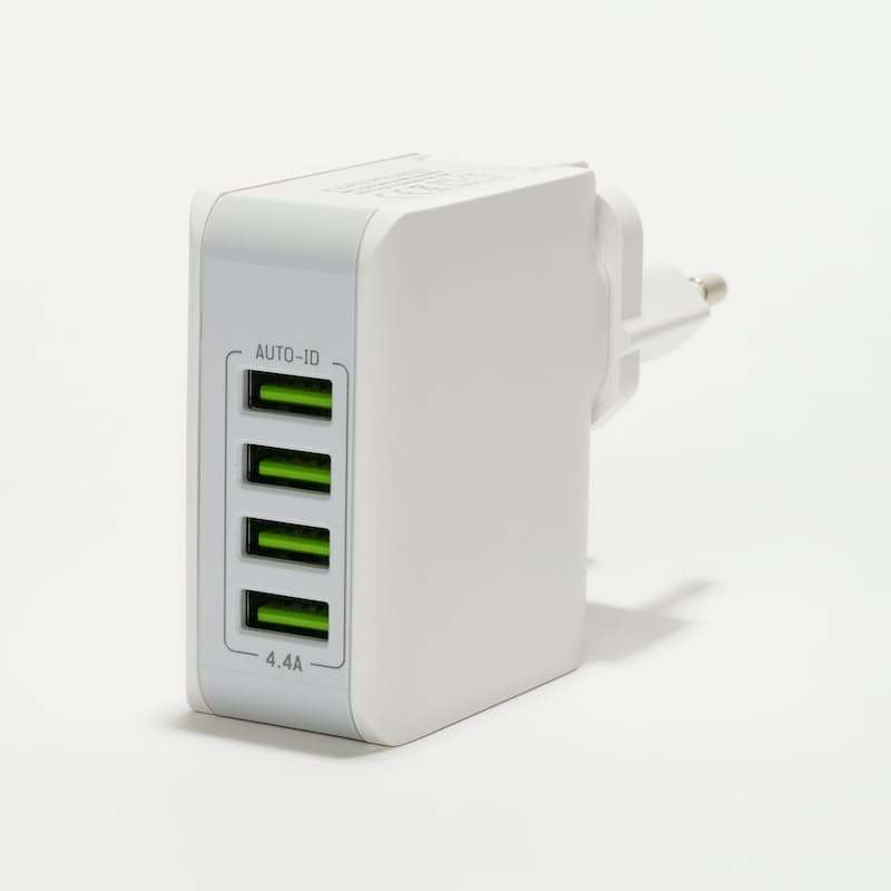 LDNIO 4-Port USB Auto-ID 4.4A Fast Charging Adapter & Lightning Charging Cable