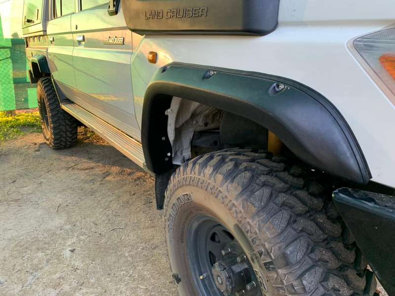 Kut Snake Land Cruiser 79 Series Fender Flares
