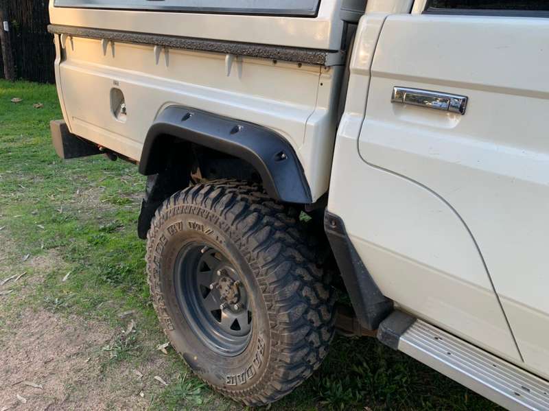 Kut Snake Land Cruiser 79 Series Fender Flares