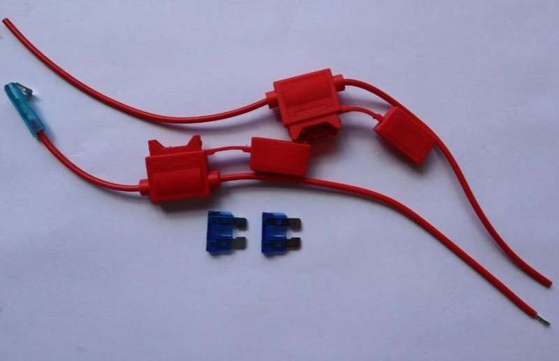 Medium fuse holder, 15A, Bypass terminal on one side