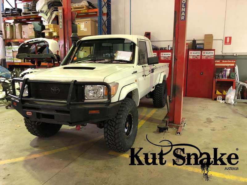 Kut Snake Land Cruiser 79 Series Fender Flares