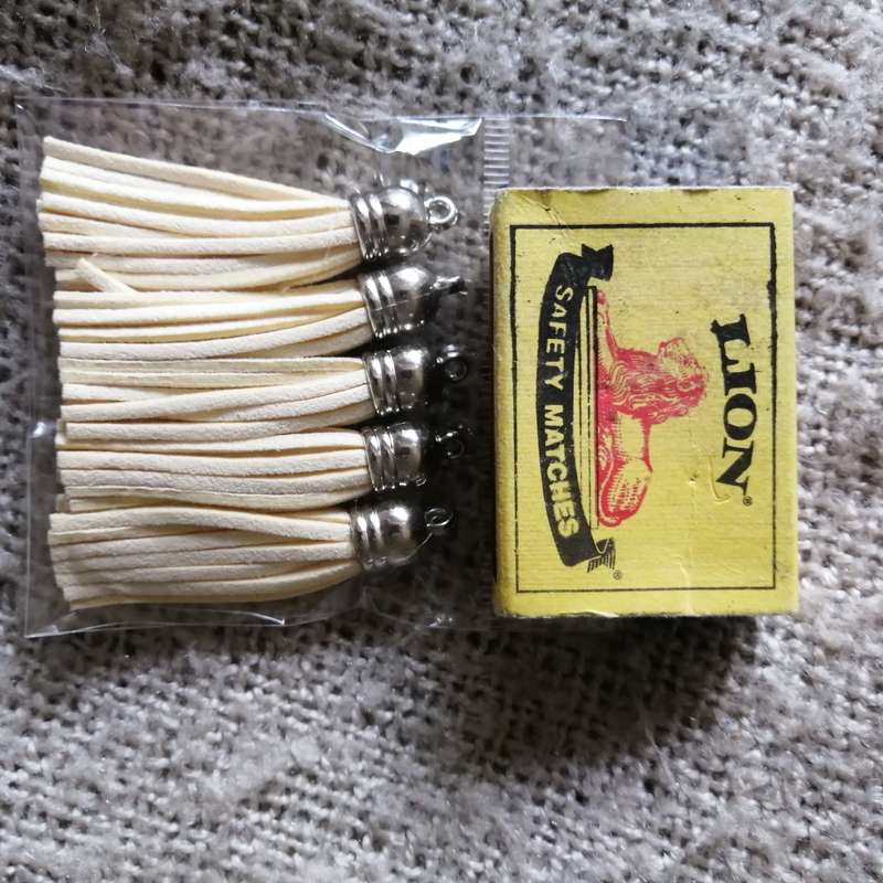 Leather Tassles (Cream)