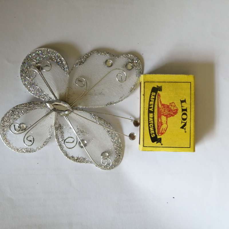 Butterfly Wire, Beads and Glitter (White)