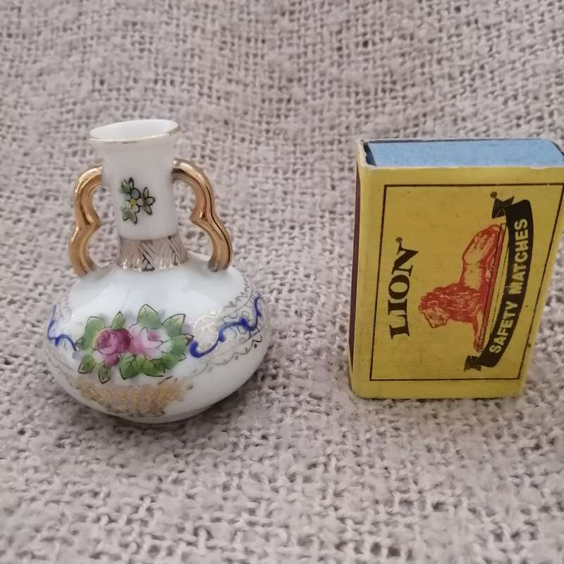 Colourful Flower Vase / Water Urn (Miniature, suitable for printer's tray)