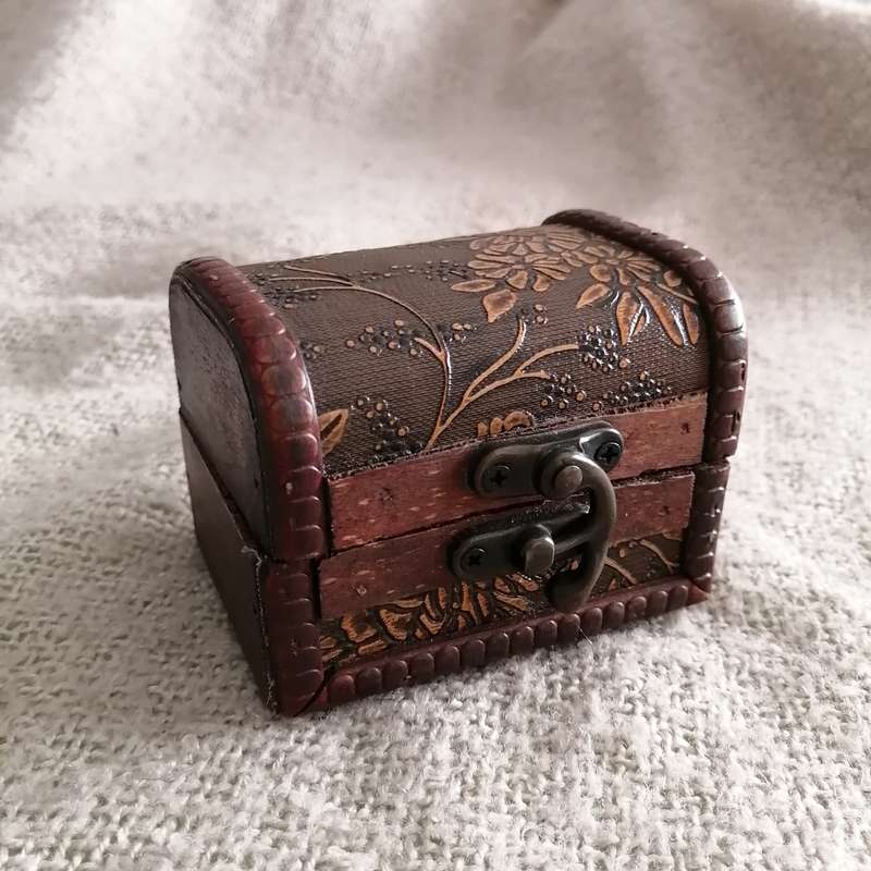 Wooden Treasure Chest (Miniature)