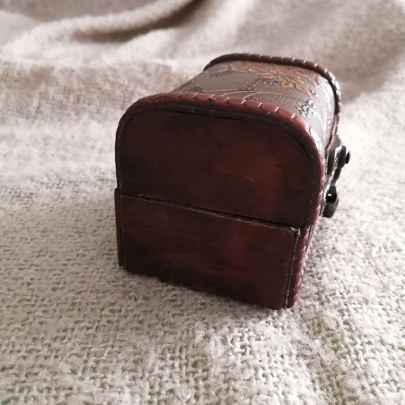 Wooden Treasure Chest (Miniature)