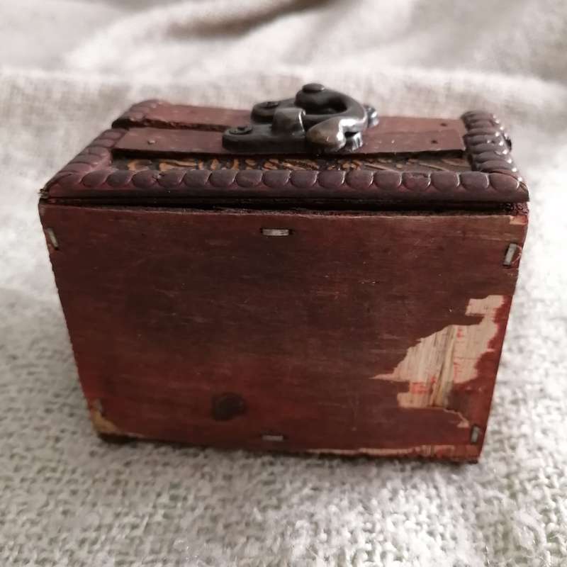 Wooden Treasure Chest (Miniature)