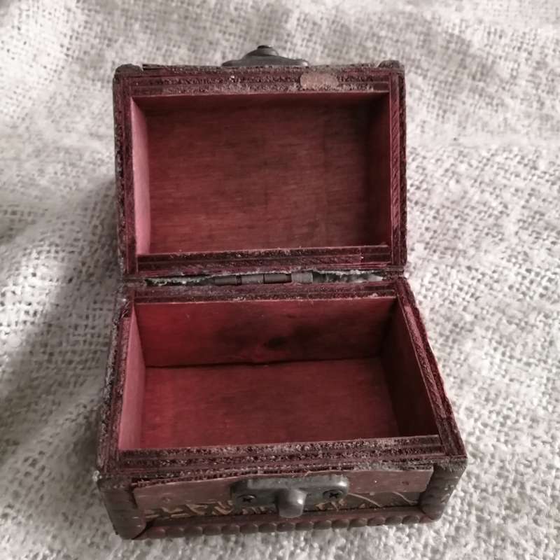 Wooden Treasure Chest (Miniature)