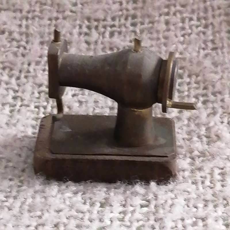 Sewing Machine (Miniature, suitable for Printer's Tray)